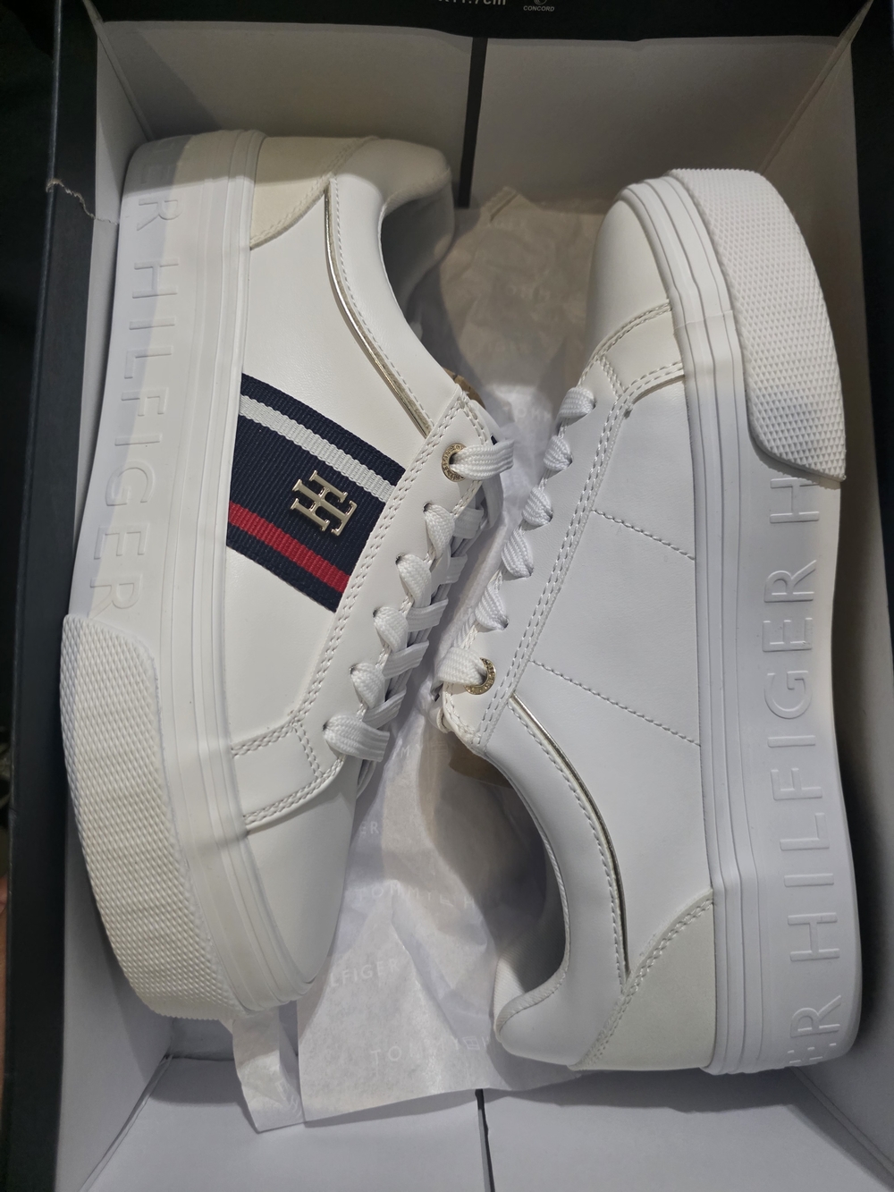 Sneakers Tommy Hilfiger Women Badria Size 7.5 US White